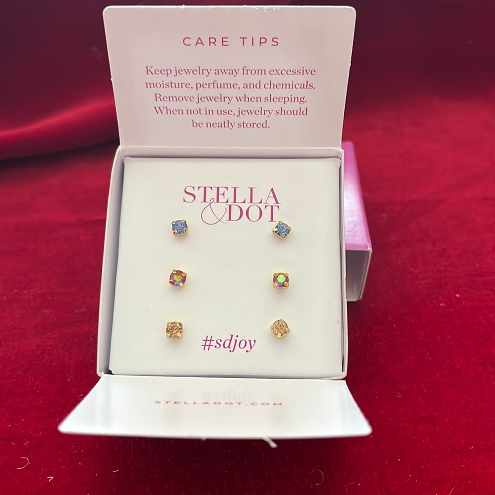 Stella and Dot Stud Set NWOT